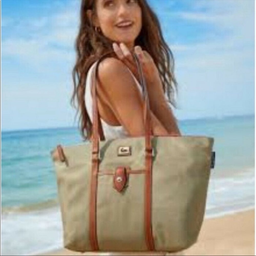 DOONEY & BOURKE WAYFARER GOLD NYLON CARRY ALL TRAVEL BAG
